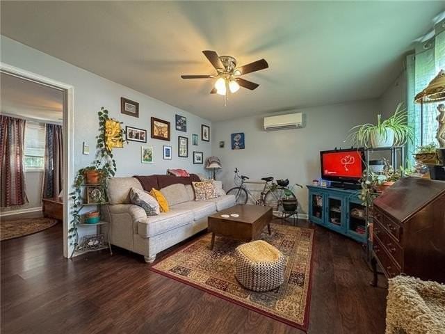 1530 Monroe St #B - Photo 4 of 14