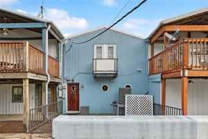 featured image of 115 N Roadway St