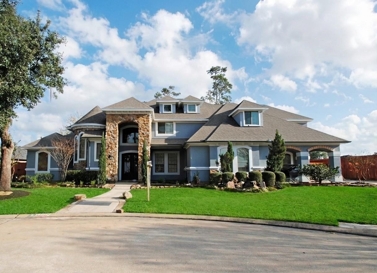 15823 Medina Lake Ln - Photo 3 of 46