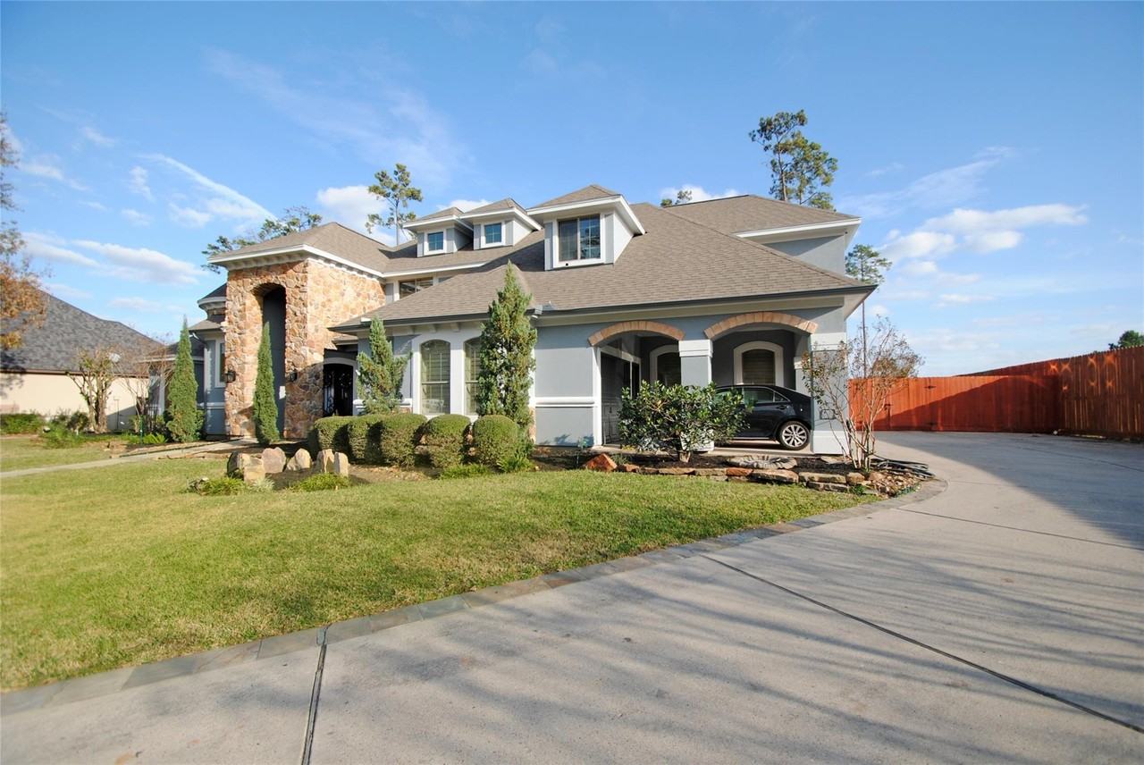 15823 Medina Lake Ln - Photo 4 of 46