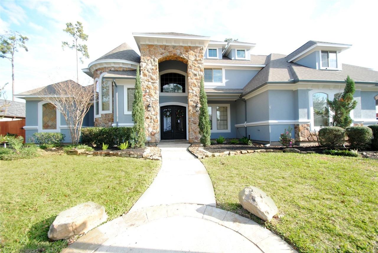 15823 Medina Lake Ln - Photo 5 of 46