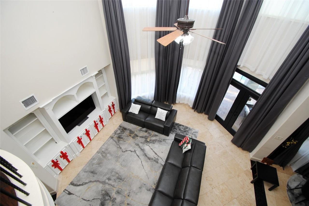 15823 Medina Lake Ln - Photo 6 of 46