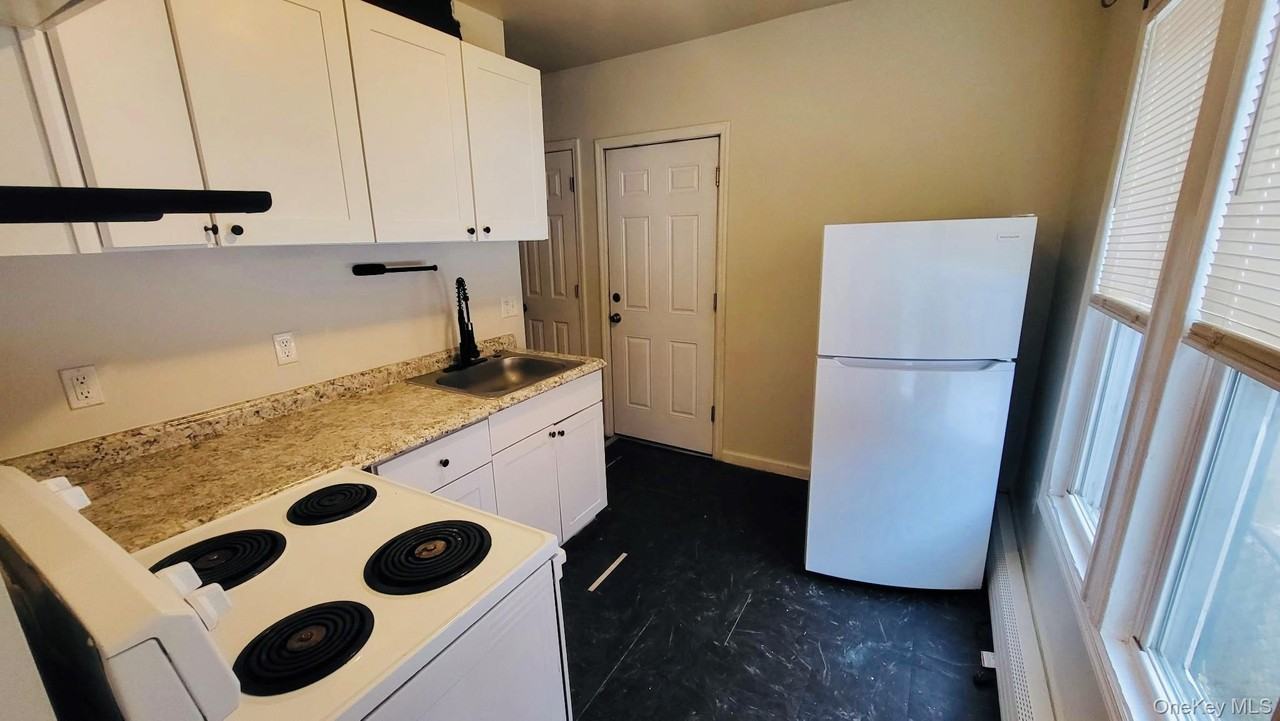 122 Smith St Unit 1 - Photo 5 of 15