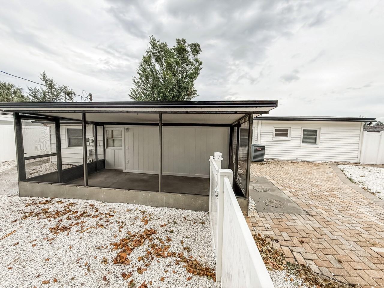 Cresthill Dr - Photo 5 of 12