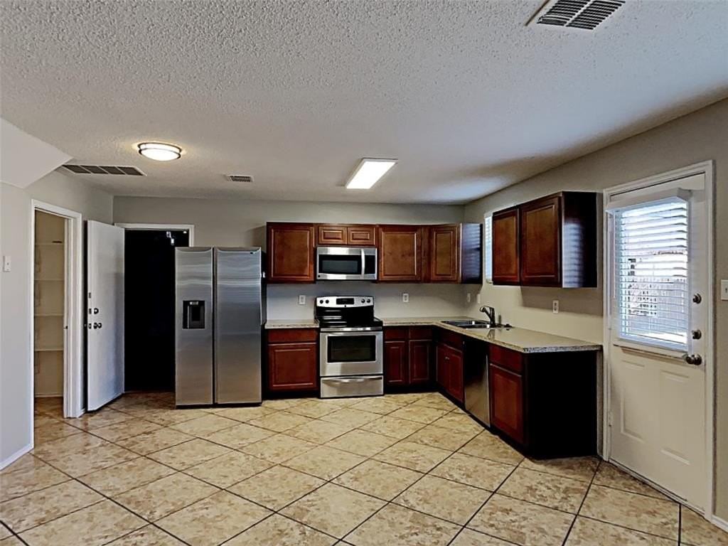 2140 W Grove Ln - Photo 3 of 15