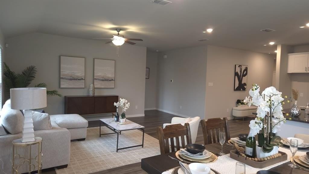 3401 Triumph Dr - Photo 7 of 25