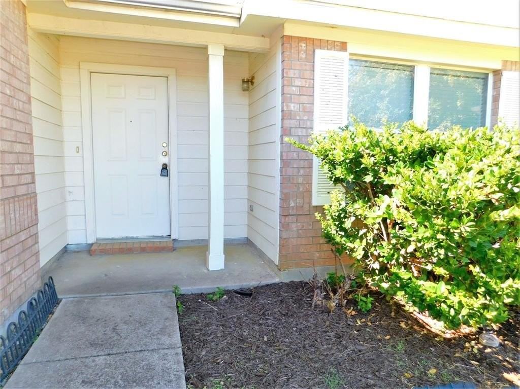 2408 Rolling Ridge Dr - Photo 3 of 25