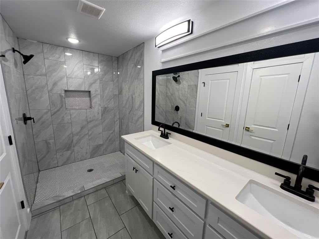 825 Texas St - Photo 6 of 15