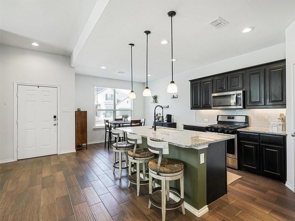 1716 Emilia Dr - Photo 4 of 12