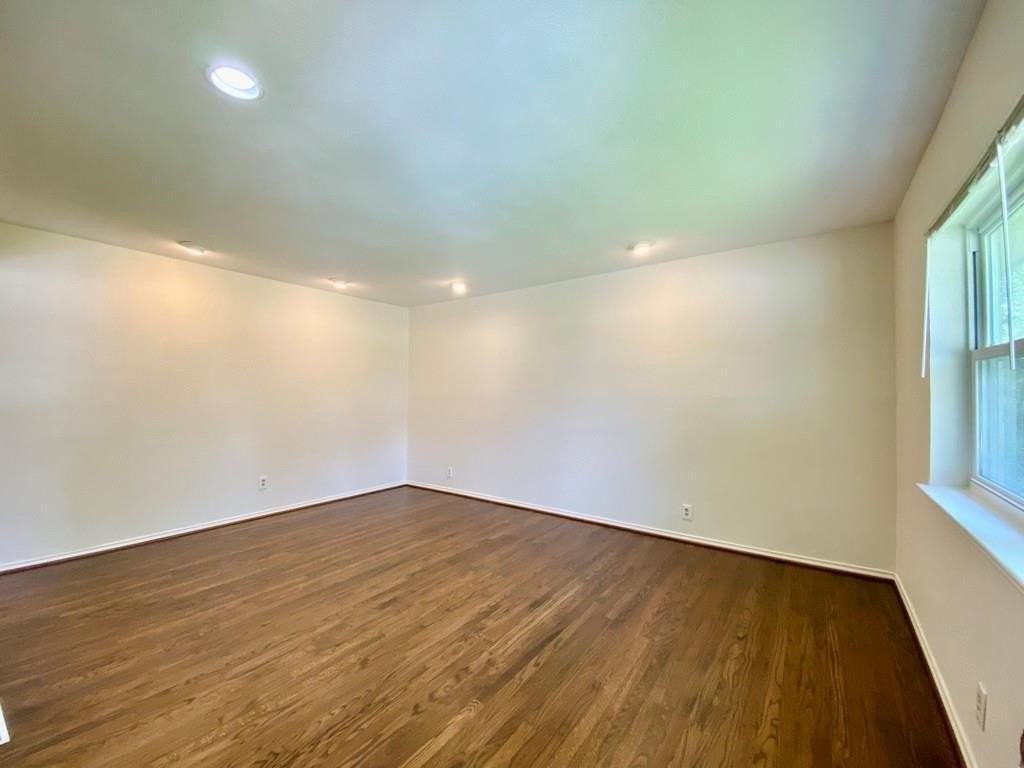 2125 Forest Oaks Dr - Photo 2 of 29