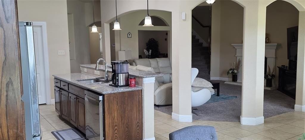 642 Seminole Trl - Photo 5 of 19