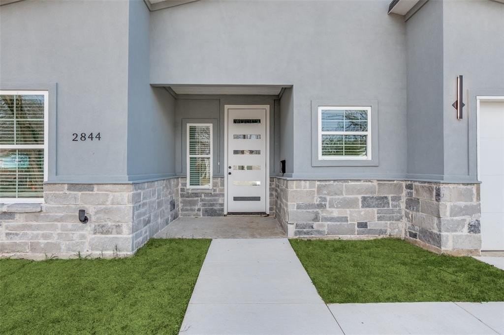 2844 Oakdale St - Photo 3 of 25