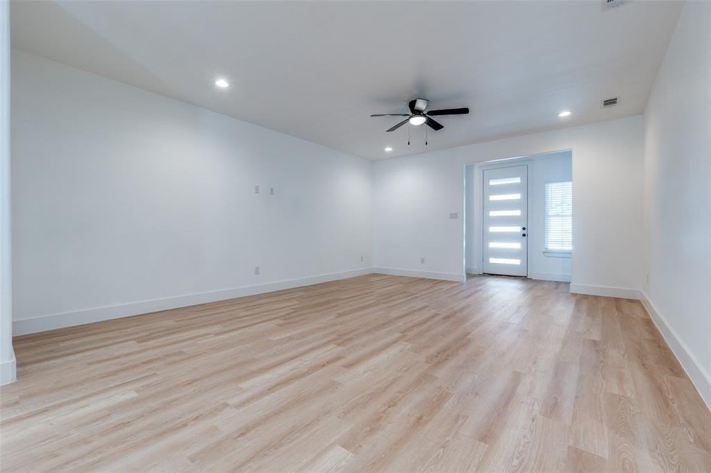 2844 Oakdale St - Photo 6 of 25