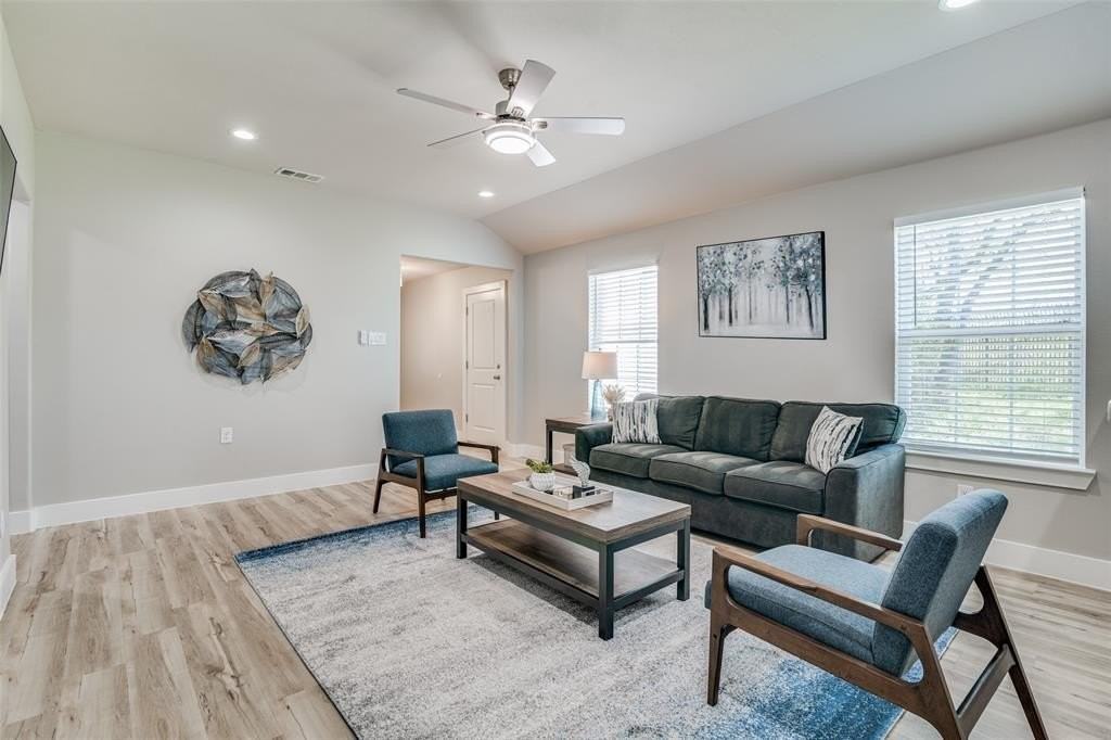 2845 Oakdale St - Photo 3 of 22