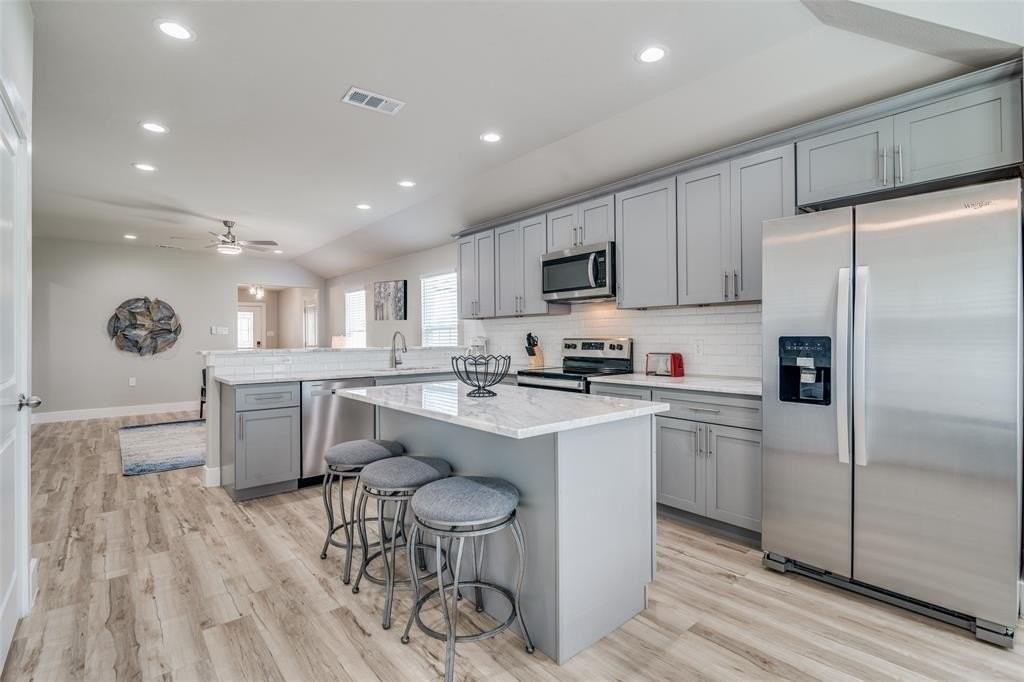 2845 Oakdale St - Photo 6 of 22