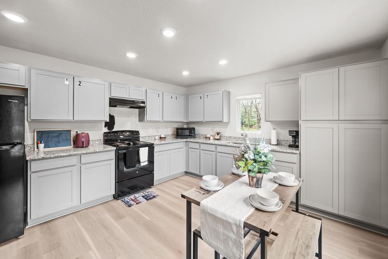 W 29th St - Photo 4 of 40