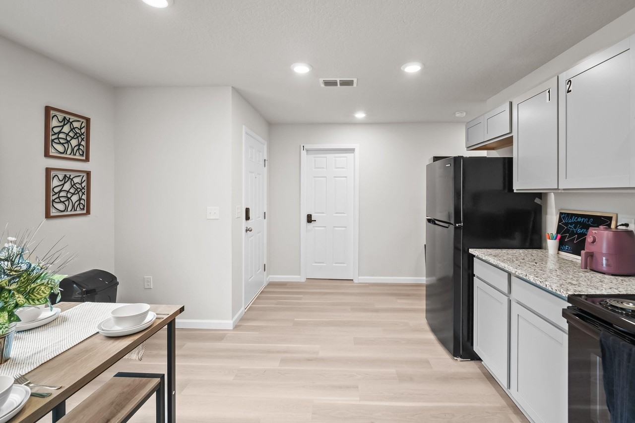 W 29th St - Photo 5 of 40