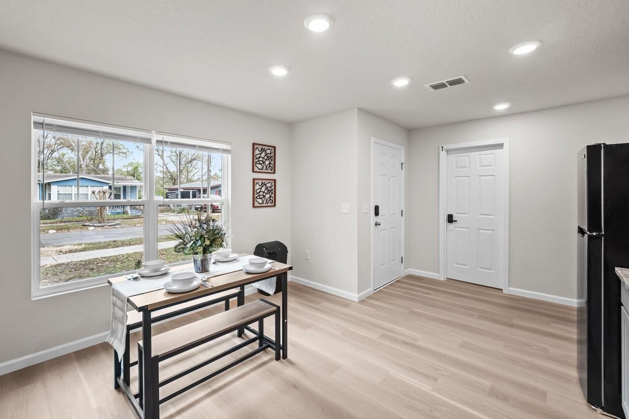 W 29th St - Photo 6 of 40