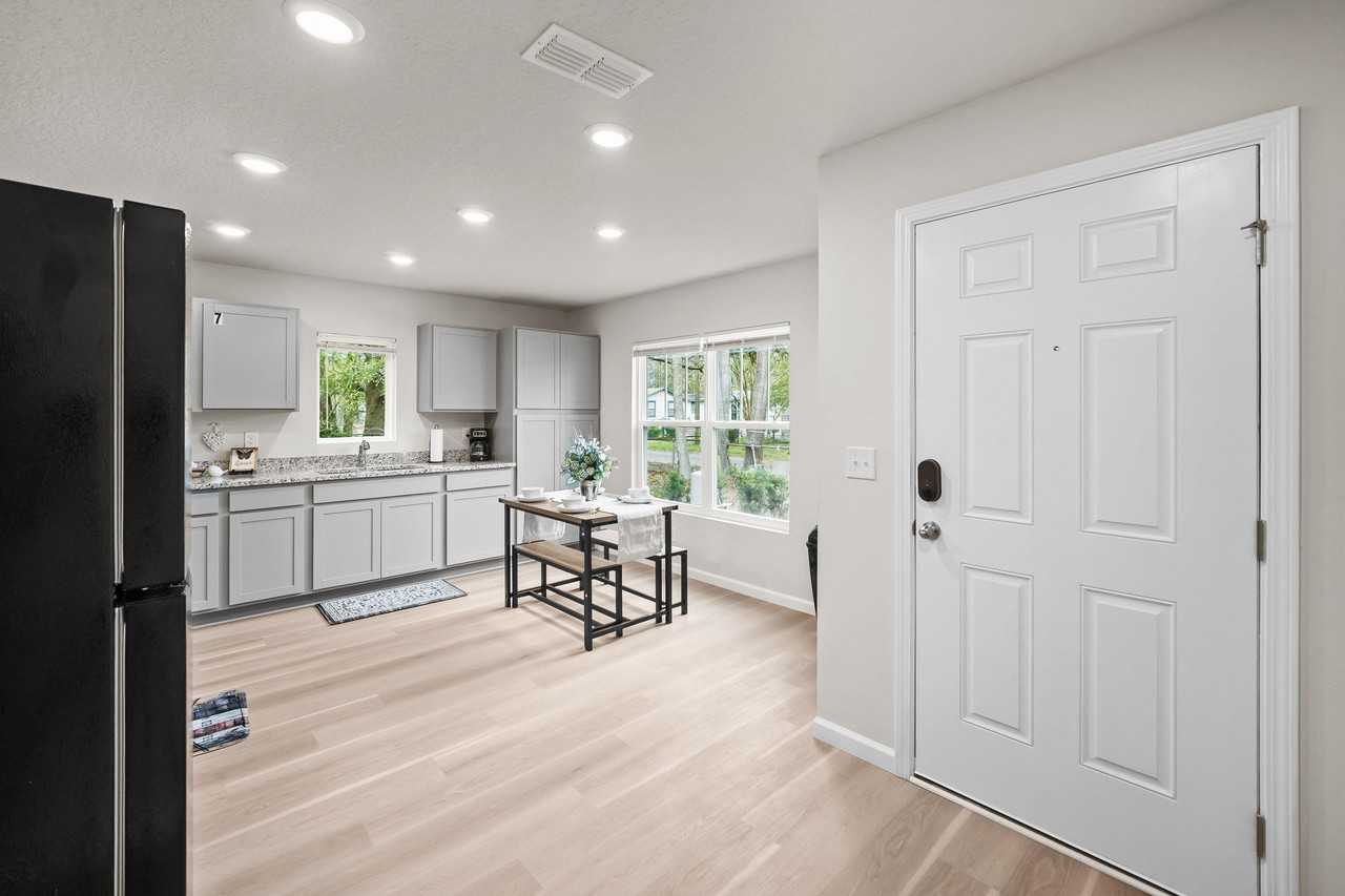 W 29th St - Photo 7 of 40