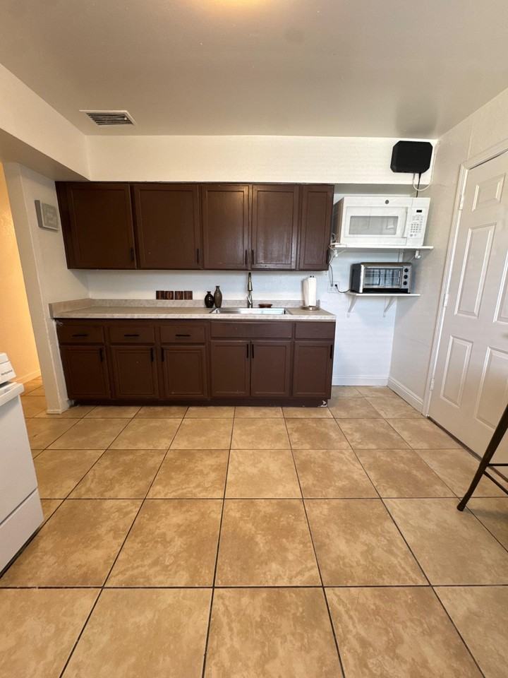 Donna St - Photo 7 of 32