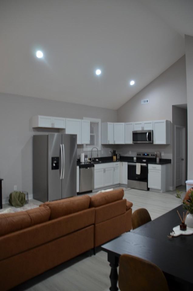 E Maryland St - Photo 3 of 14