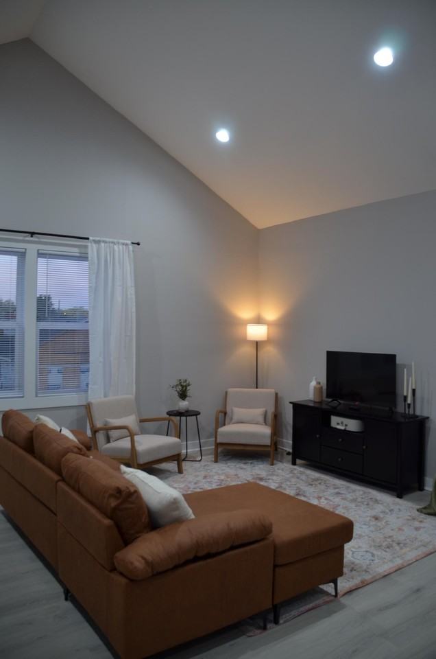 E Maryland St - Photo 4 of 14