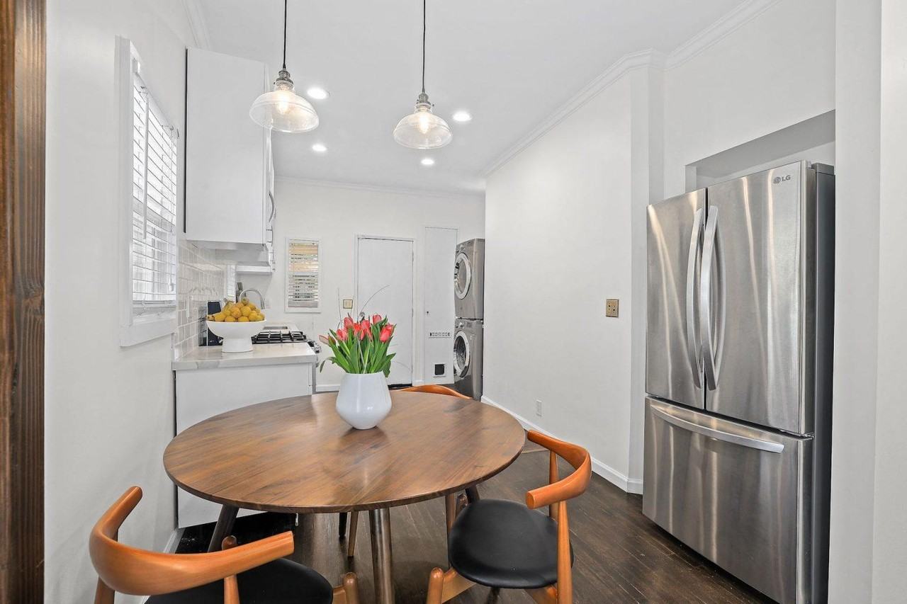 Columbia Pl - Photo 2 of 8