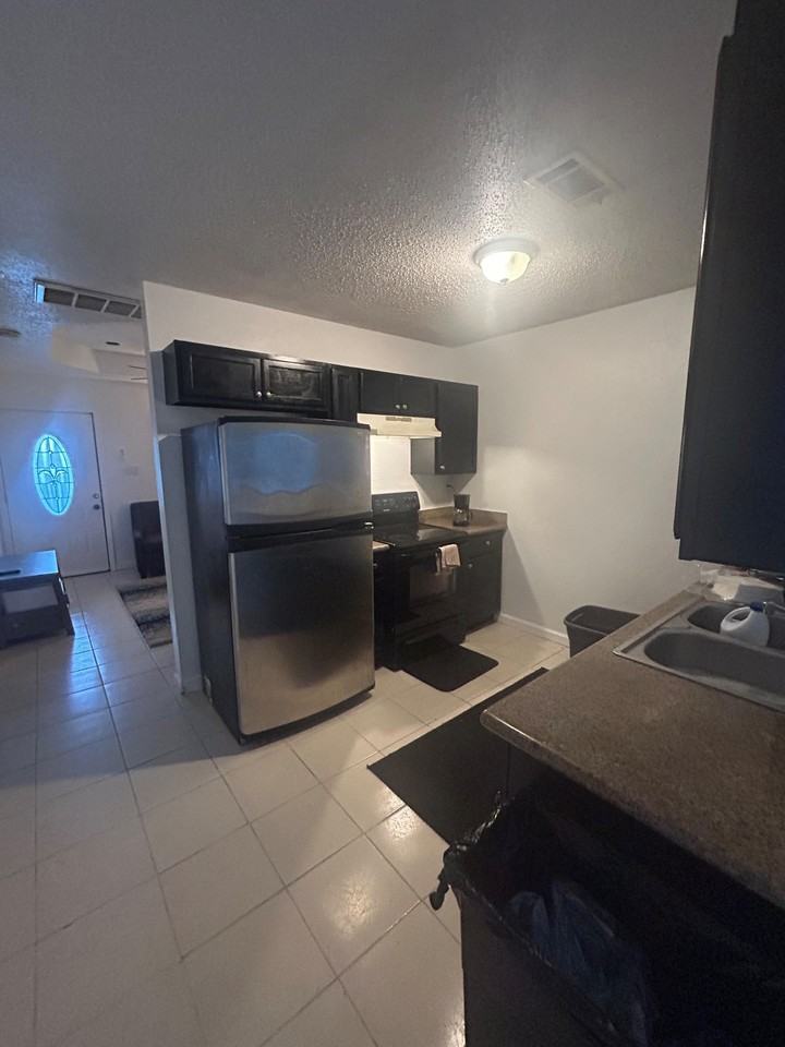 Robinson Ave - Photo 3 of 11