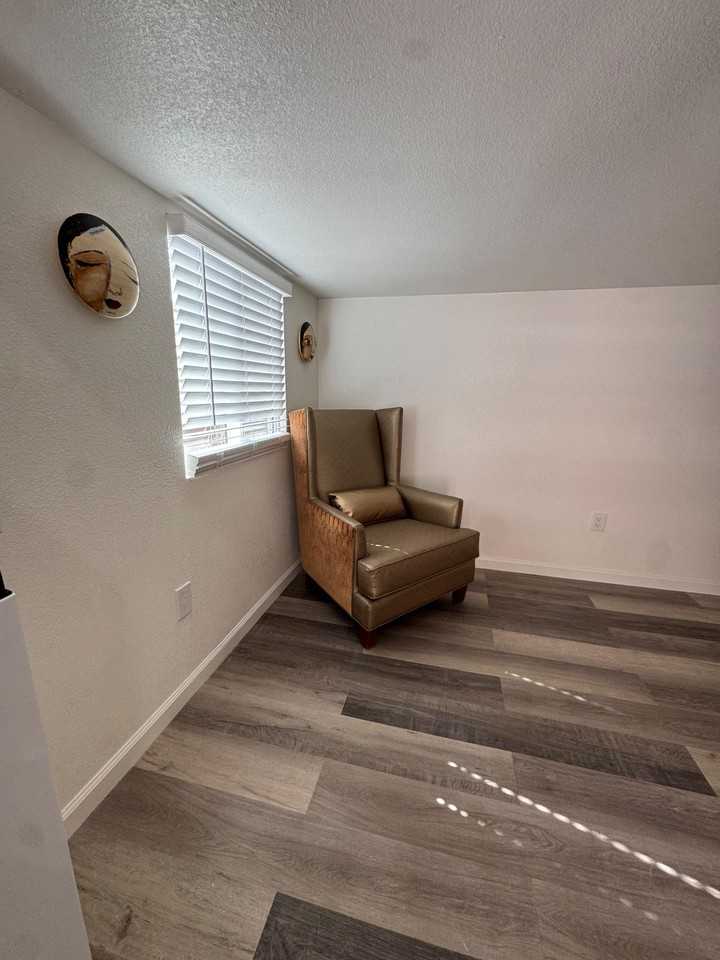 Donna St - Photo 5 of 9