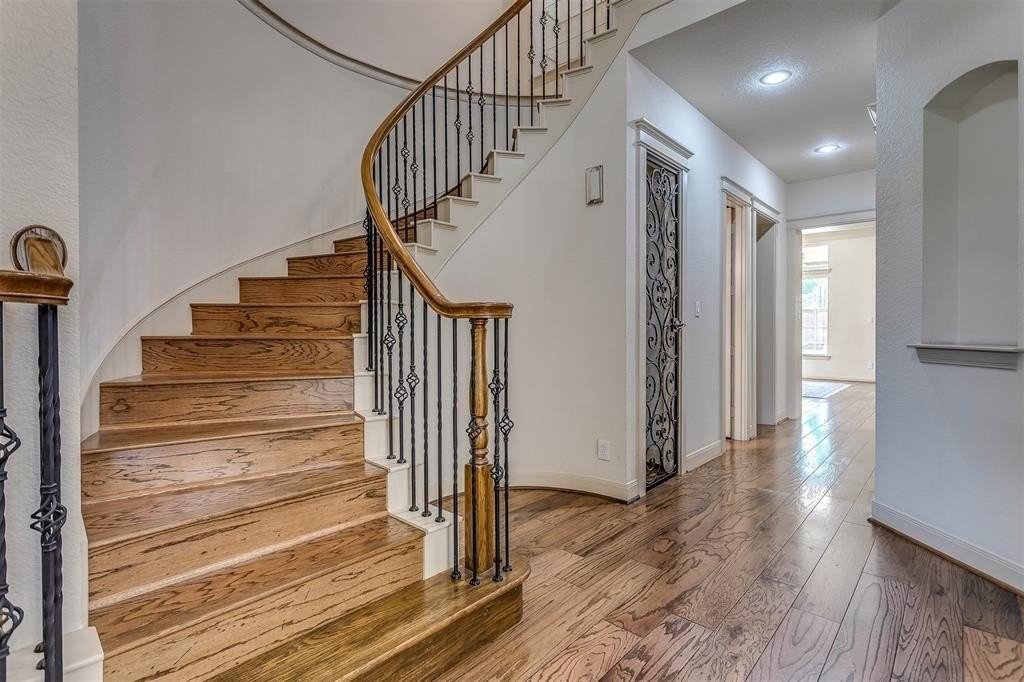 4656 Means Dr - Photo 5 of 40