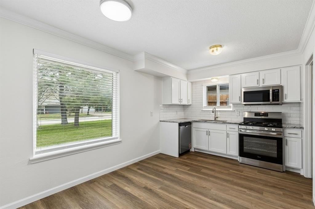 1413 Judy Dr - Photo 3 of 25