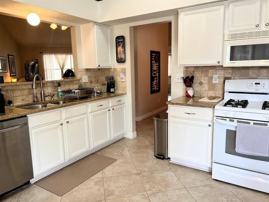 1964 Hobart Ln - Photo 7 of 15