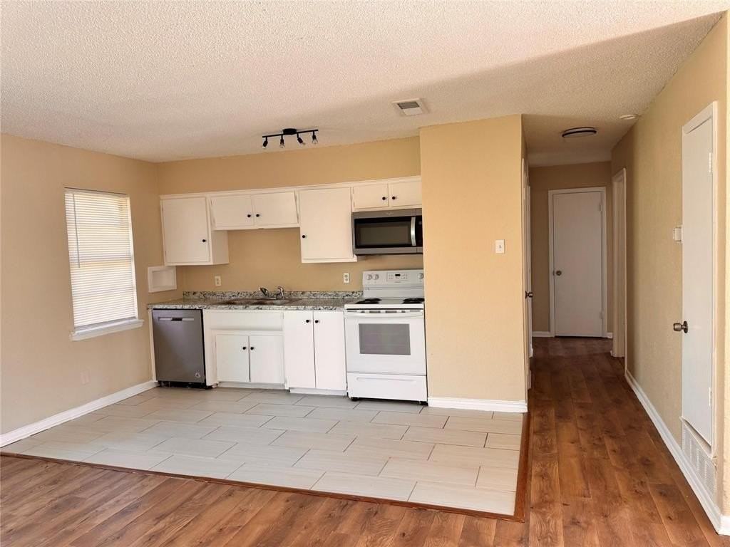 2603 Foxcroft Cir - Photo 5 of 14