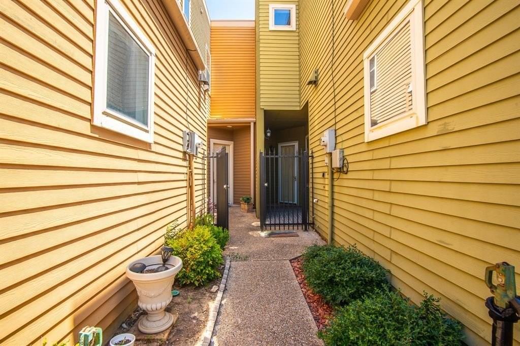 1428 Clarinet Ln - Photo 2 of 25