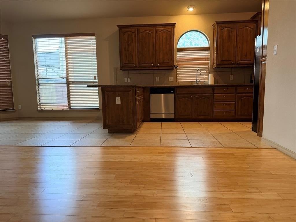 1427 Furlong Ct - Photo 4 of 14