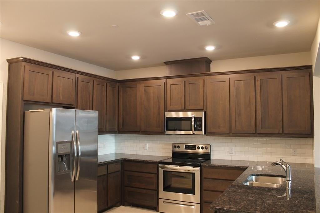 825 Ben Ln - Photo 7 of 15