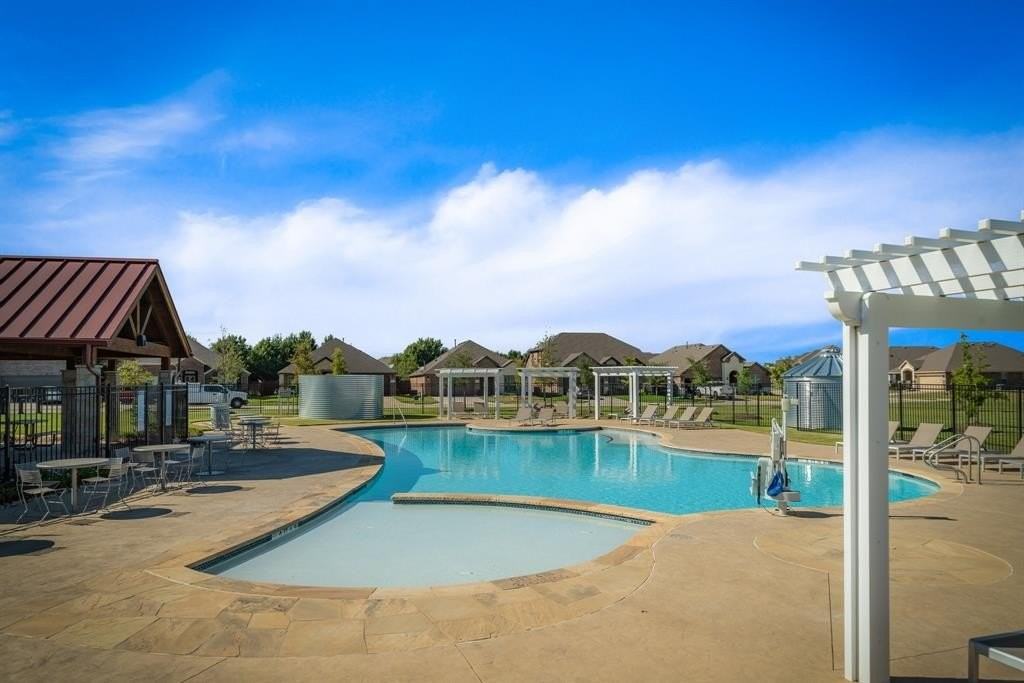 3408 Sabine Dr - Photo 2 of 19