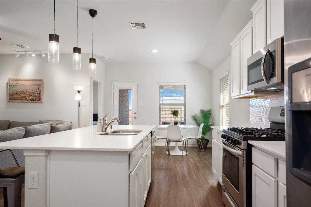 3408 Sabine Dr - Photo 6 of 19