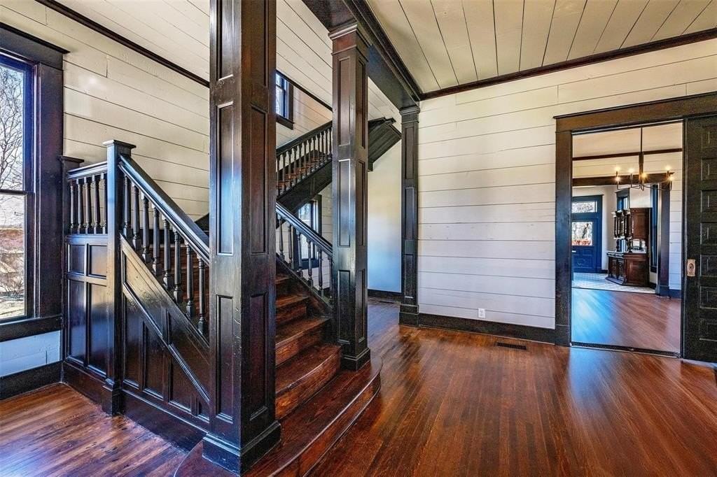 407 E Franklin St - Photo 4 of 18