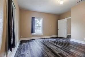 3211 Bideker Ave - Photo 5 of 18