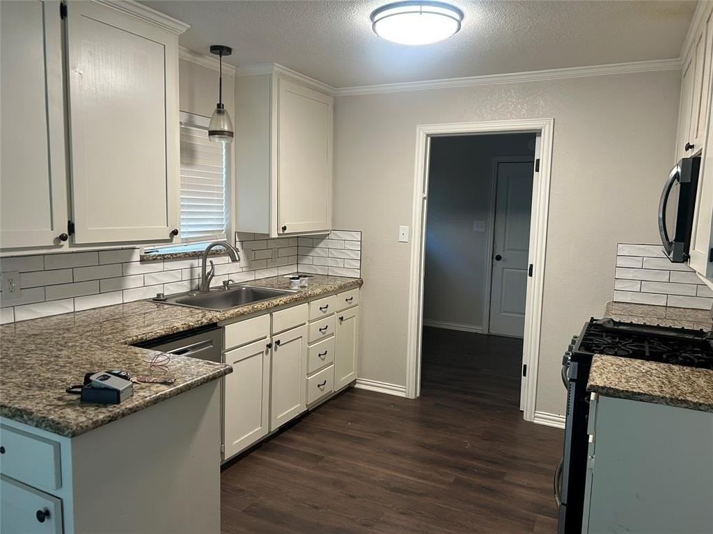 4202 Skyline Dr - Photo 2 of 11