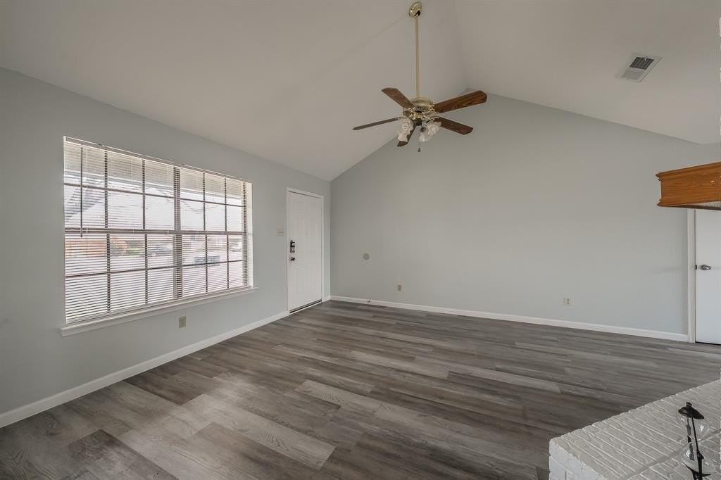 420 Signal Hill Ct N - Photo 7 of 30