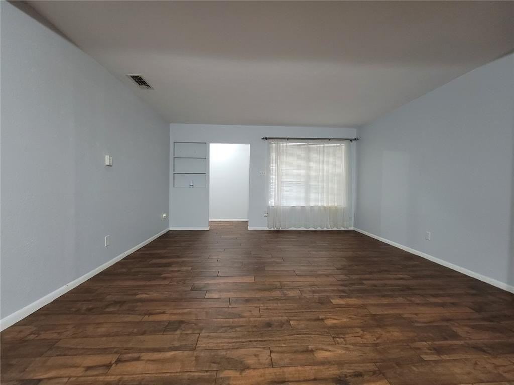 738 Hawthorne Ln - Photo 3 of 32