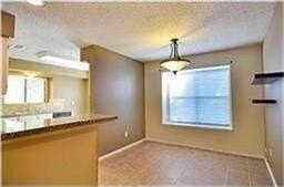 7820 Roberta Dr - Photo 4 of 10