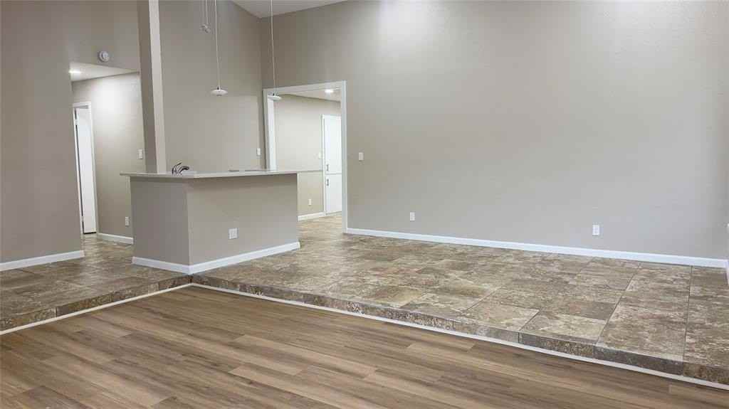 1413 Colmar Dr - Photo 3 of 27