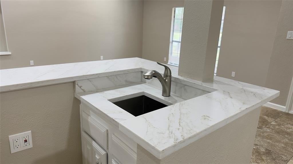 1413 Colmar Dr - Photo 6 of 27