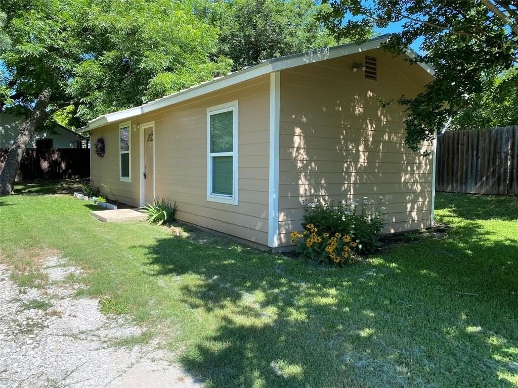 412 N Brazos St #B - Photo 2 of 10