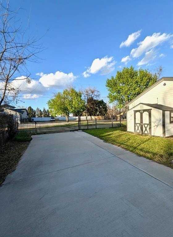 362 Michael Ln - Photo 4 of 11