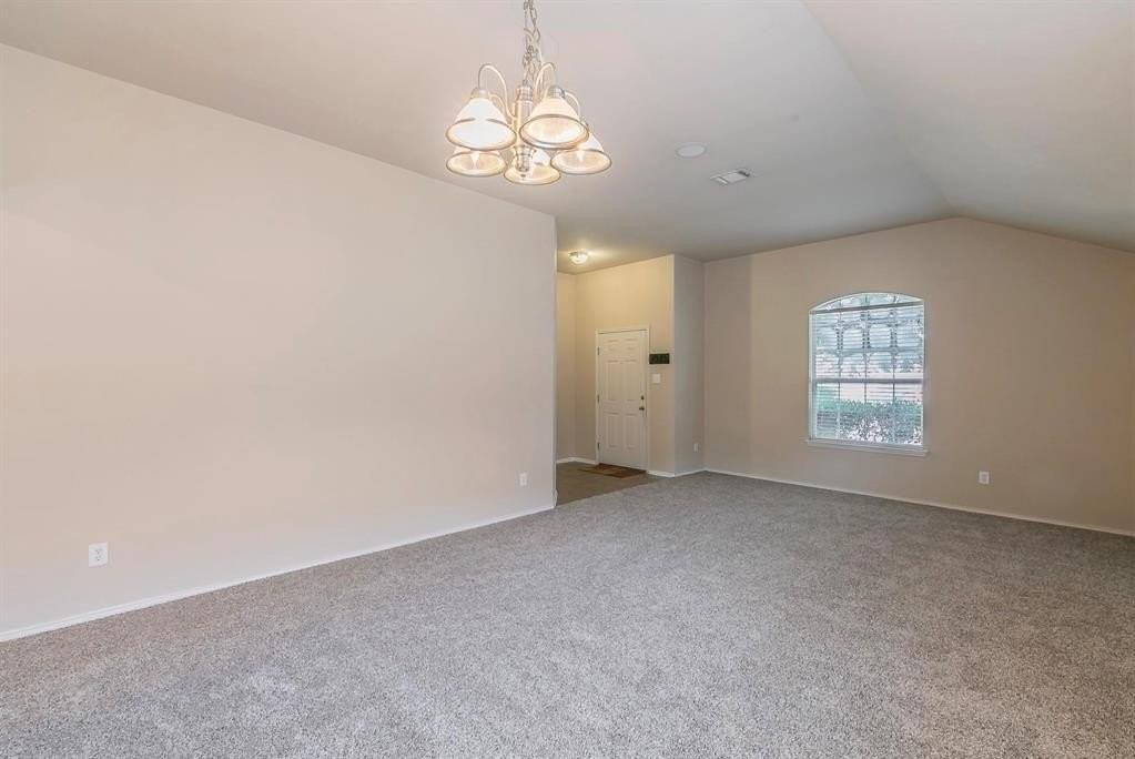 936 Furlong Dr - Photo 4 of 25