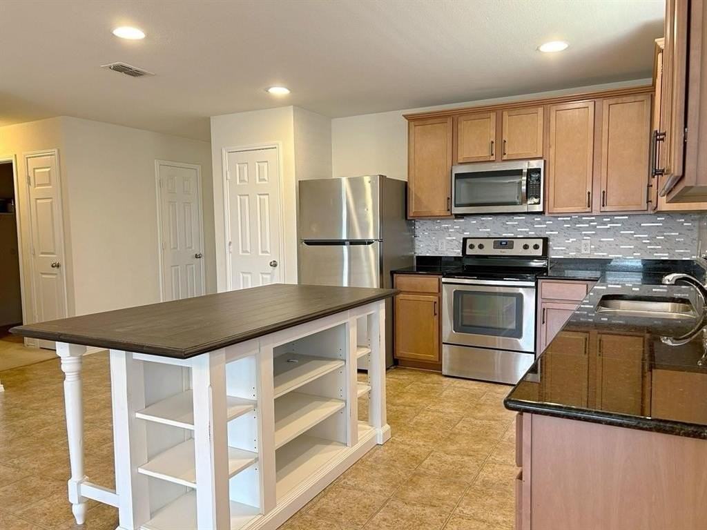 3104 Manuel Creek Dr - Photo 7 of 15